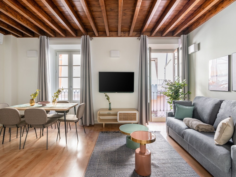 Two-Bedroom Apartment with Balcony - Photo 6