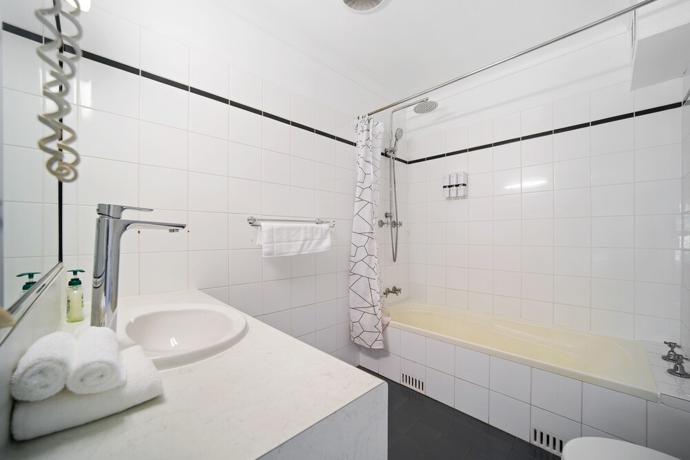 Pet Friendly Standard Queen Single Room - Photo 2