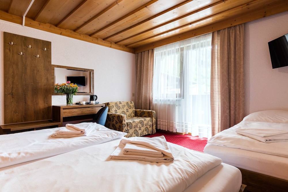 Double Room - Photo 7