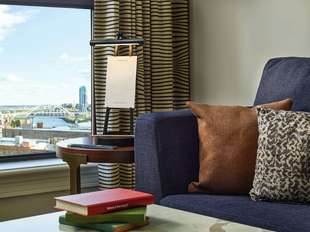 Suite, 1 Bedroom (Artistic)
