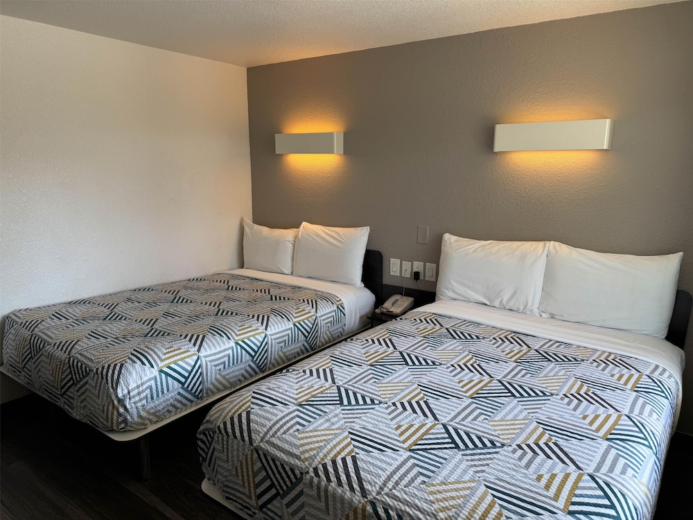 Standard Room, 2 Double Beds, Non Smoking photo 3