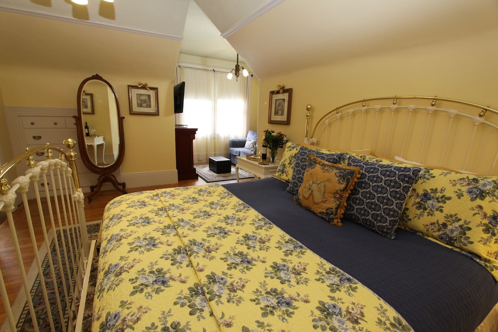 7. Helen's Tower Suite photo 2