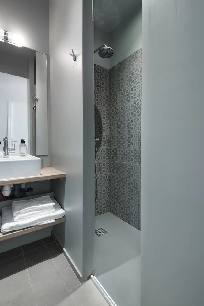 Classic Double Room, 1 Queen Bed, City View photo 3