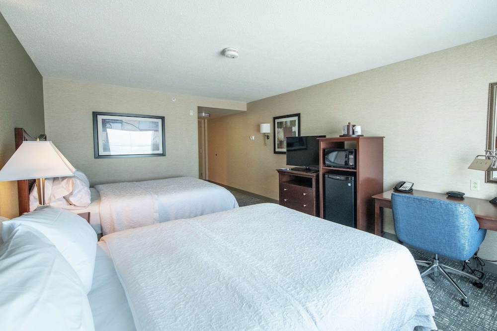 Room, 2 Queen Beds, Refrigerator & Microwave - Photo 1