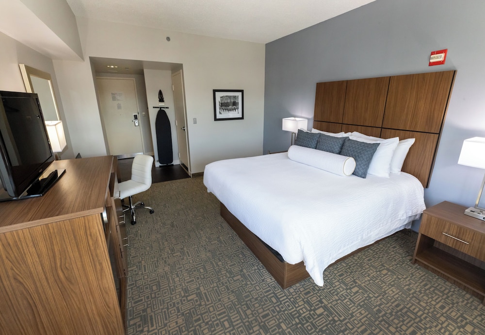 Deluxe Room, 1 King Bed - Photo 3