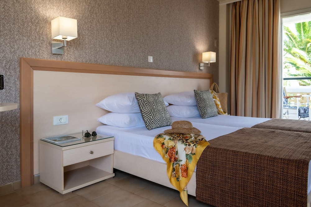 Superior Twin Room, Garden View