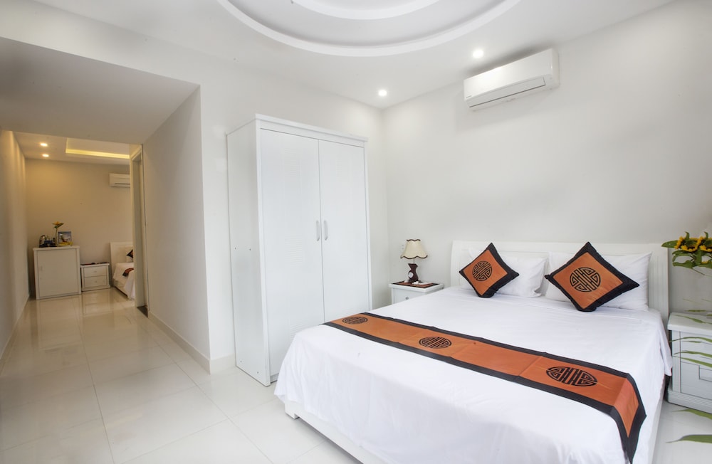 Family Room, 2 Double Beds, Balcony, City View