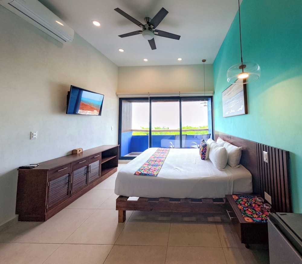 Family Room, Ocean View - Photo 1