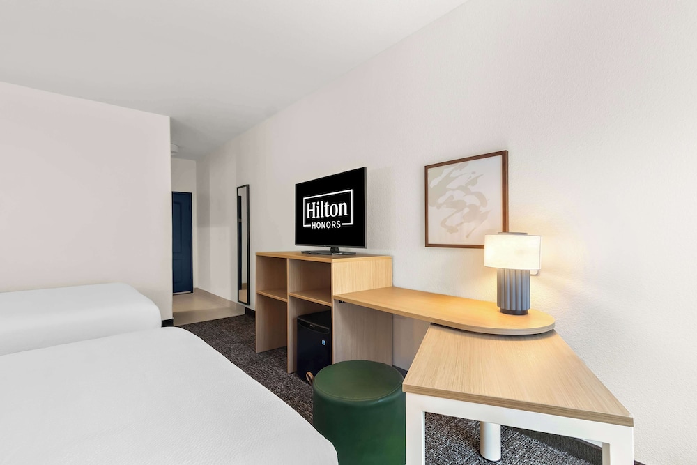 Room, 2 Queen Beds - Photo 4
