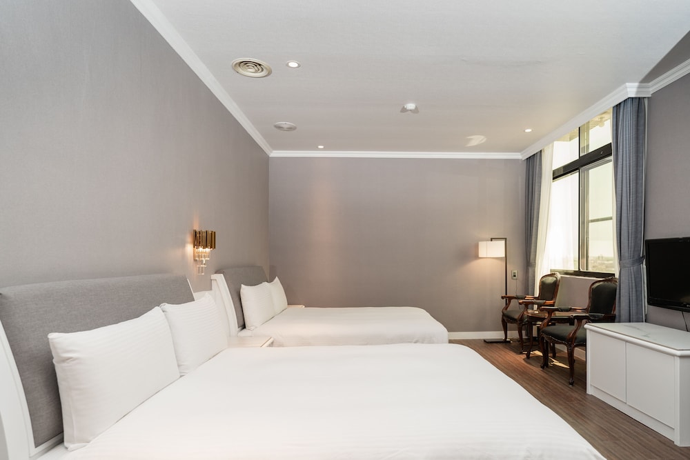 Superior Quadruple Room, 2 Double Beds (2021 renovated) photo 3