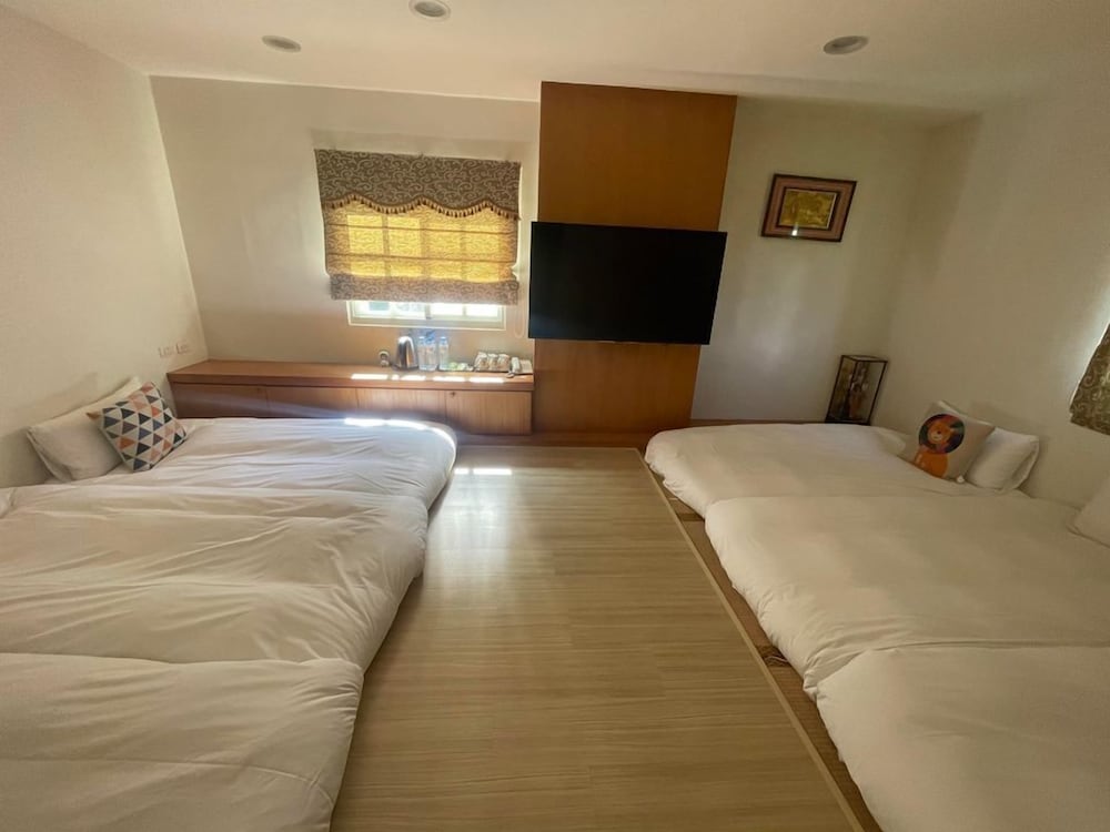 Family Room (6 People Room ) photo 1