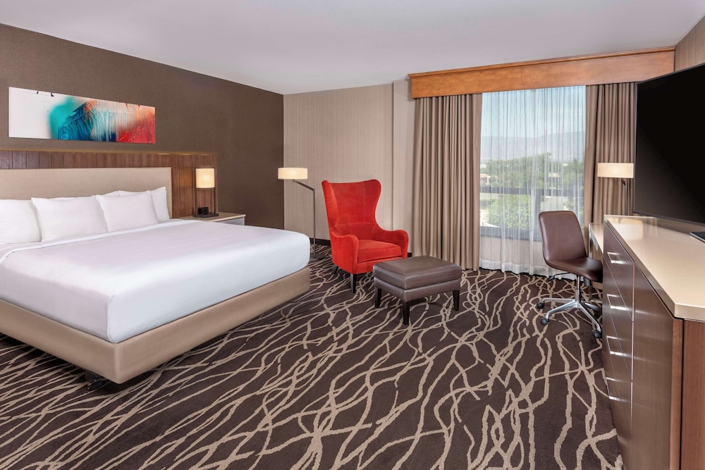 Panoramic Room, 1 King Bed, Mountain View (Larger) - Photo 3