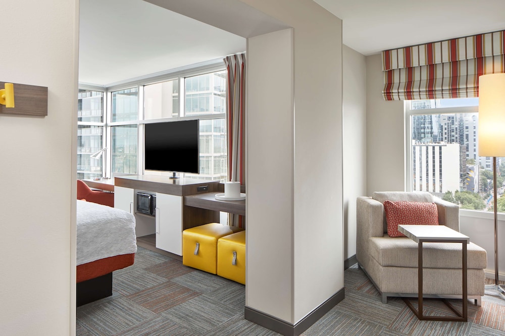 Room, 1 King Bed, Accessible, City View (Hearing) photo 2