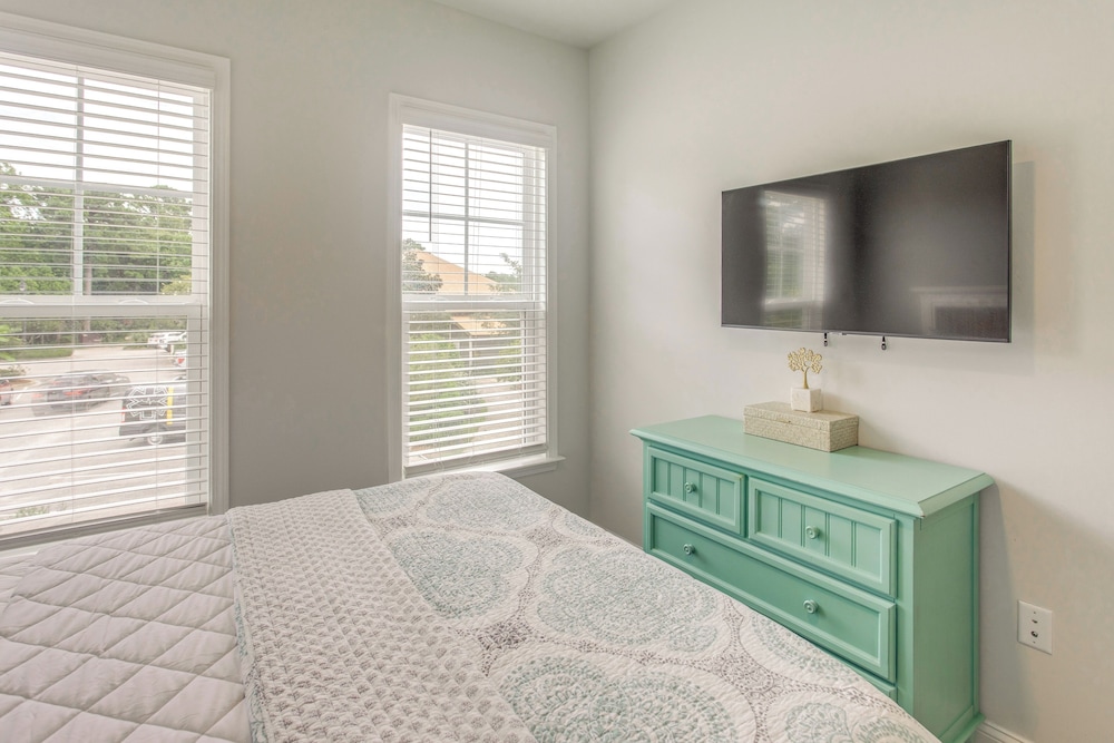 Single Room, 1 Twin Bed, Shared Bathroom