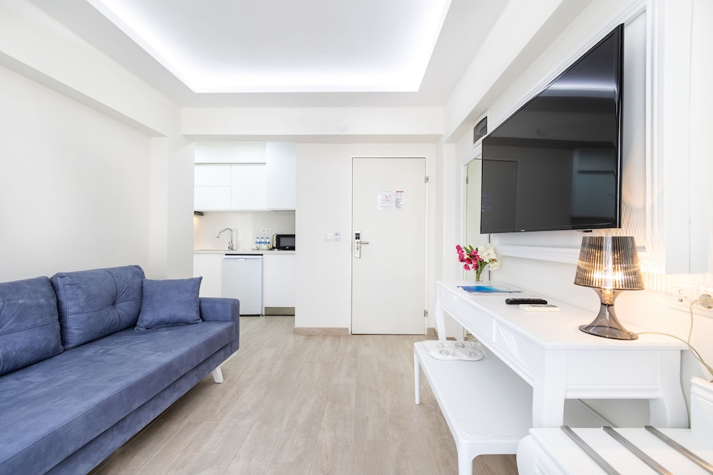 Standard Suite, City View photo 3