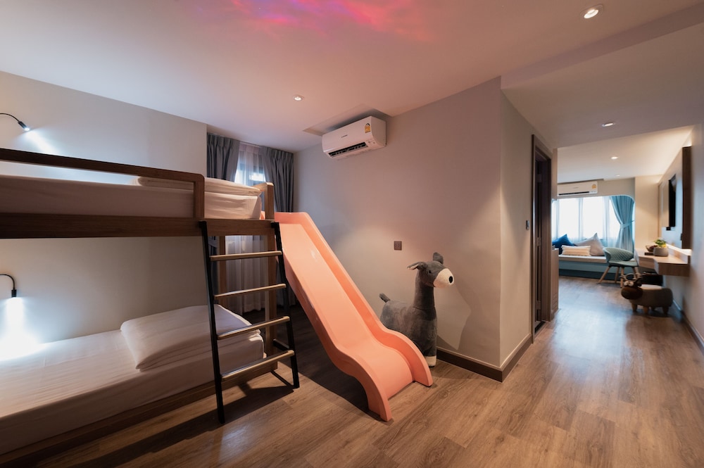 Luxury Family Suite - Photo 11