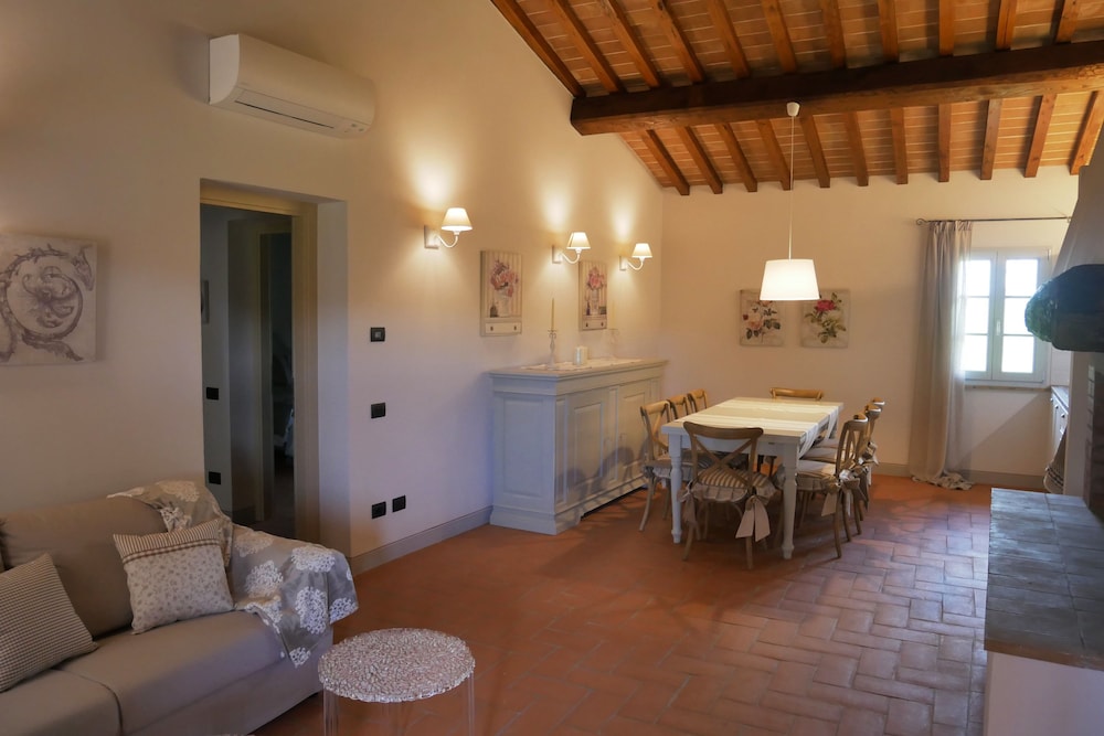 Comfort Apartment, 2 Bedrooms, Pool View (Acacia) photo 3