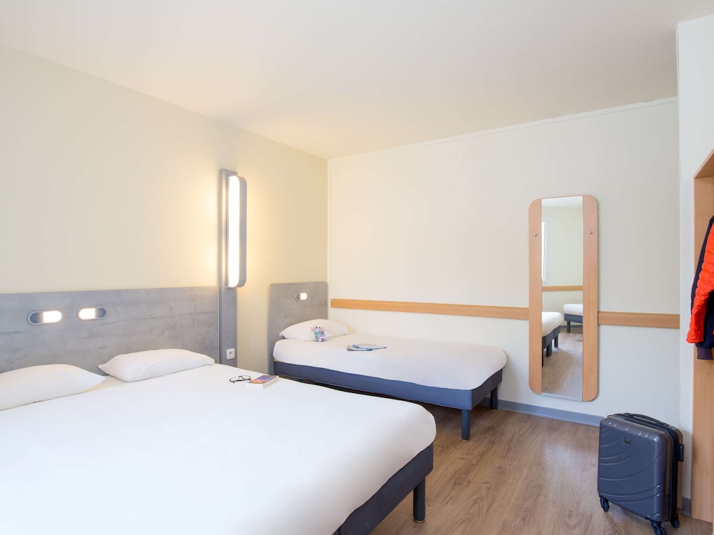 Triple Room, Multiple Beds photo 3