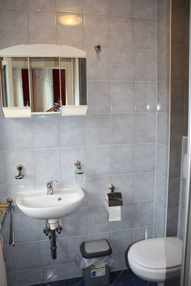 Double Room, 1 Double Bed, Private Bathroom, Mezzanine photo 2