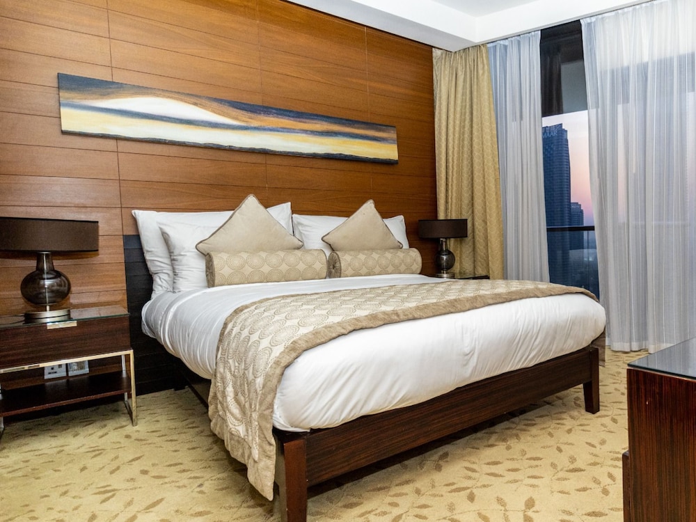 Luxury Apartment, 3 Bedrooms, Balcony, City View photo 3