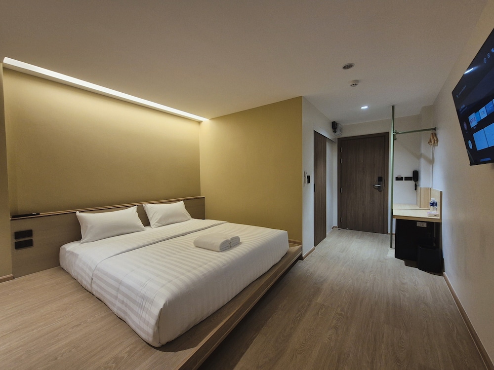 Double Room, Non Smoking, City View photo 2