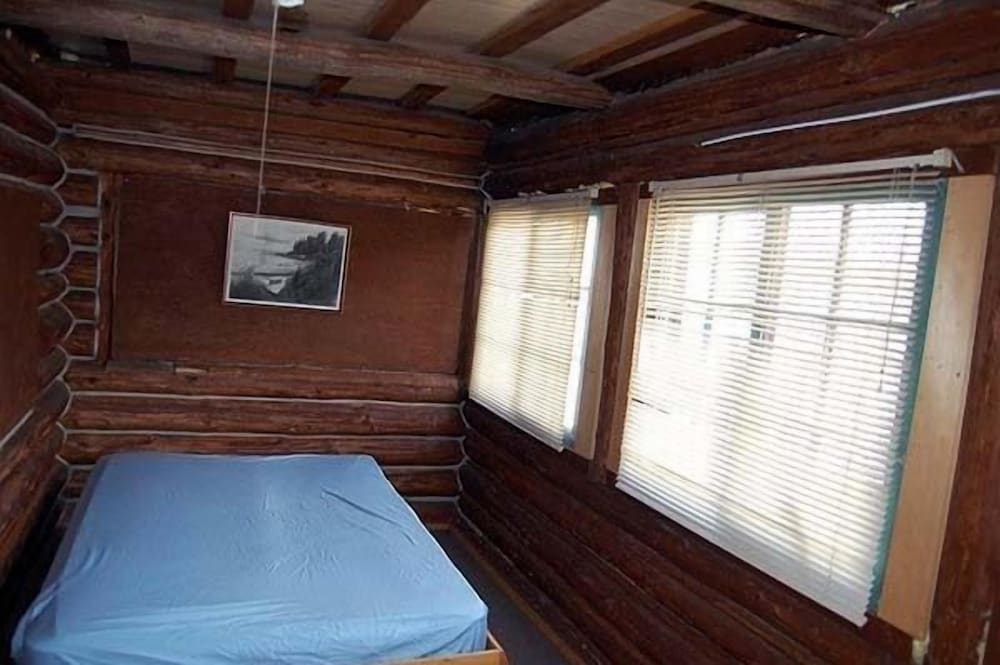 Cabin 1, 3 Bedrooms