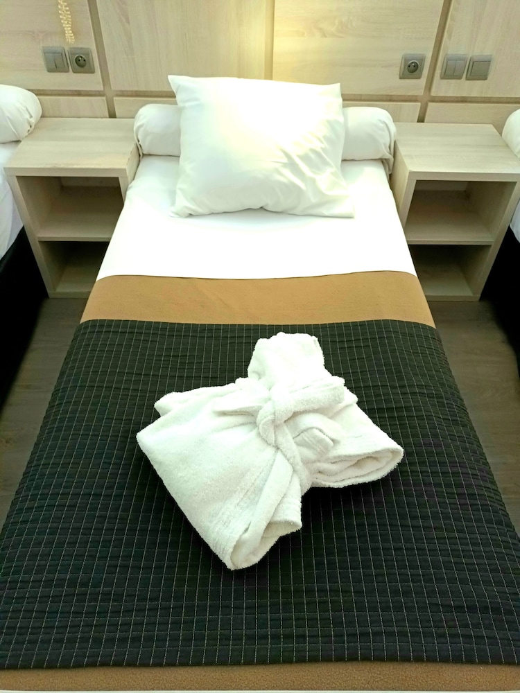 Triple Room, 3 Twin Beds, Courtyard View photo 2