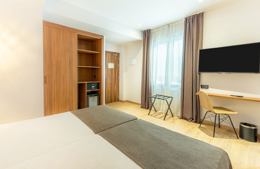 Standard Double Room - Photo 3