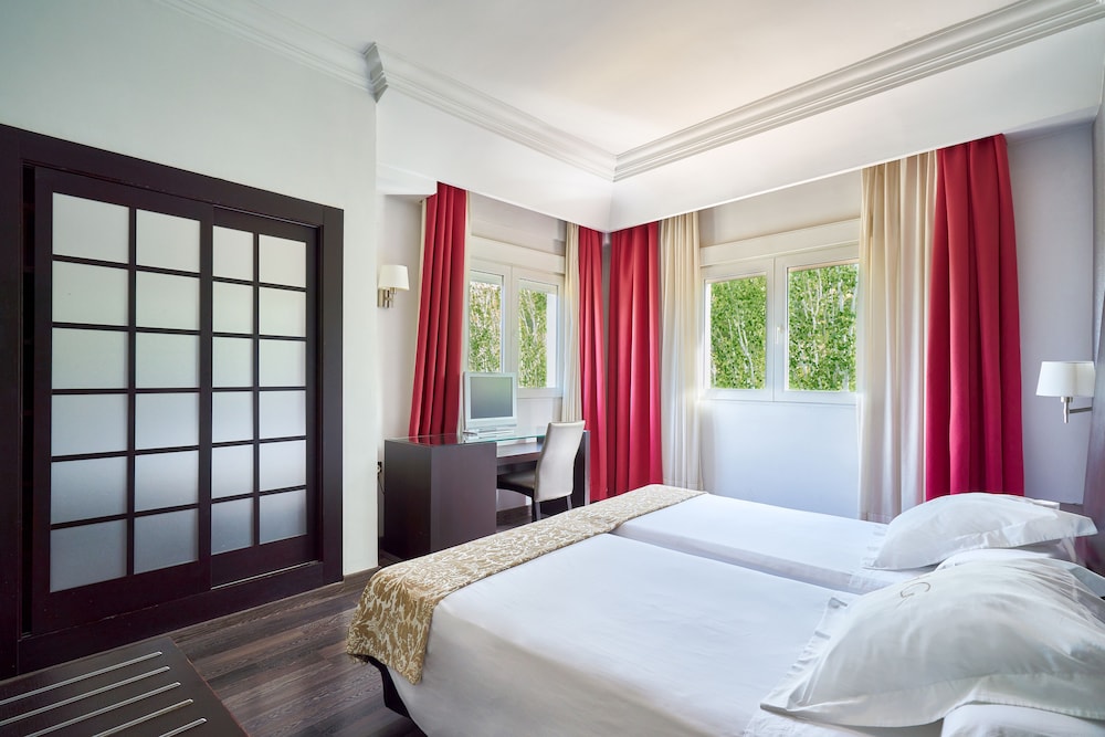 Double or Twin Room - Photo 1