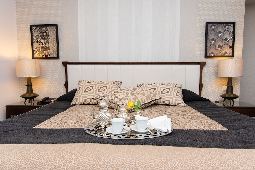 Double or Twin Room, Partial Sea View photo 2