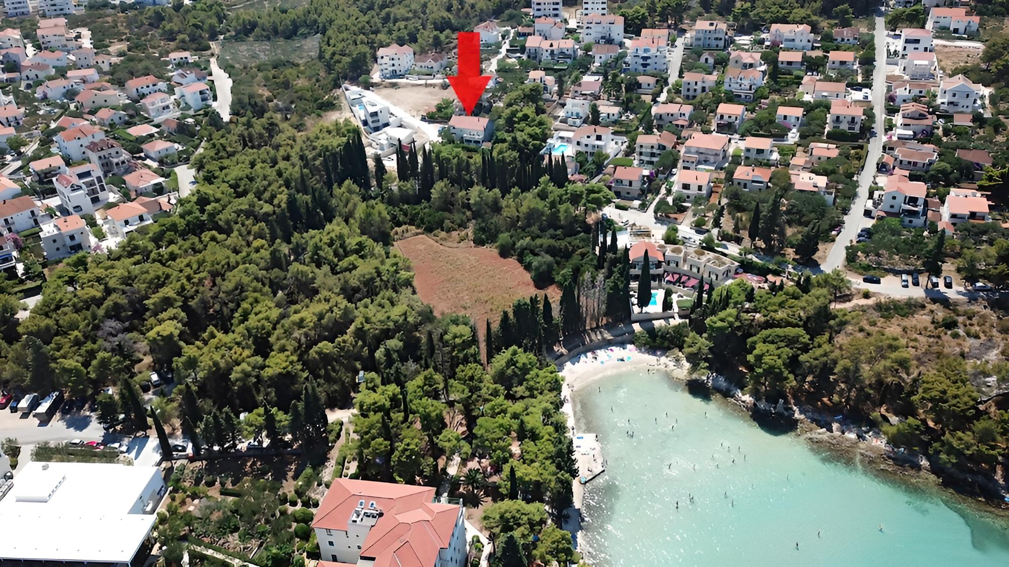 Apartment (Leana - great location and close to b)