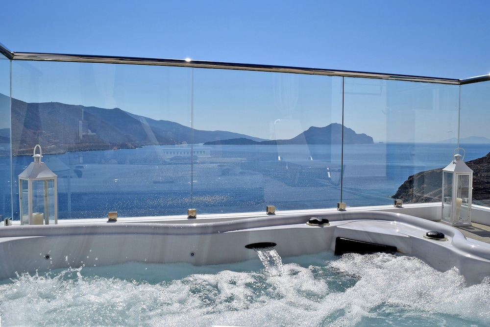 Honeymoon Suite, Sea View