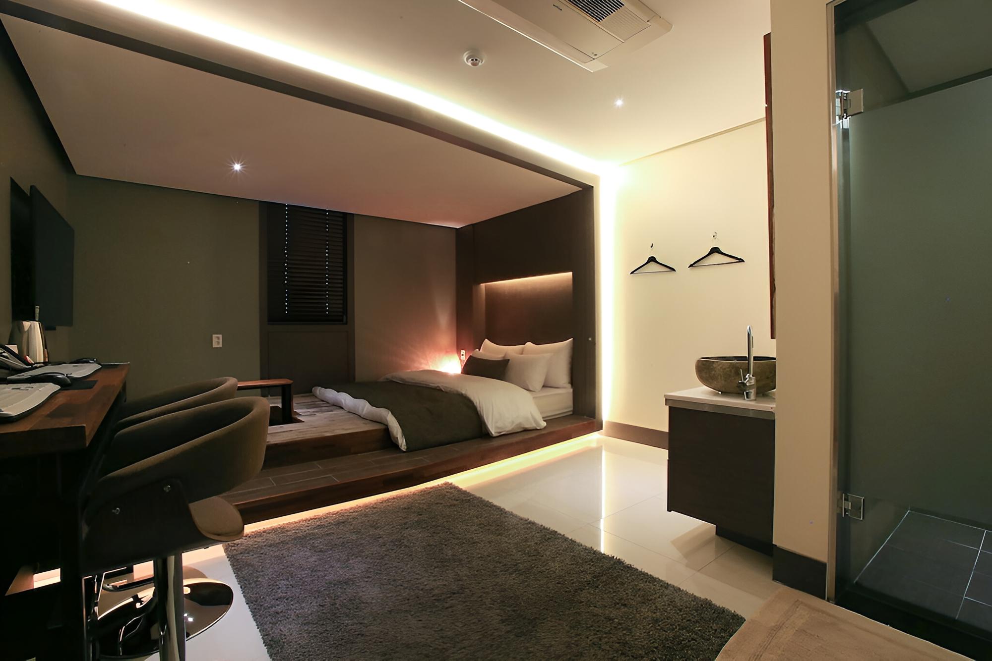 Room (Standard (Netflix + Wave + TVing + Di) - Photo 3