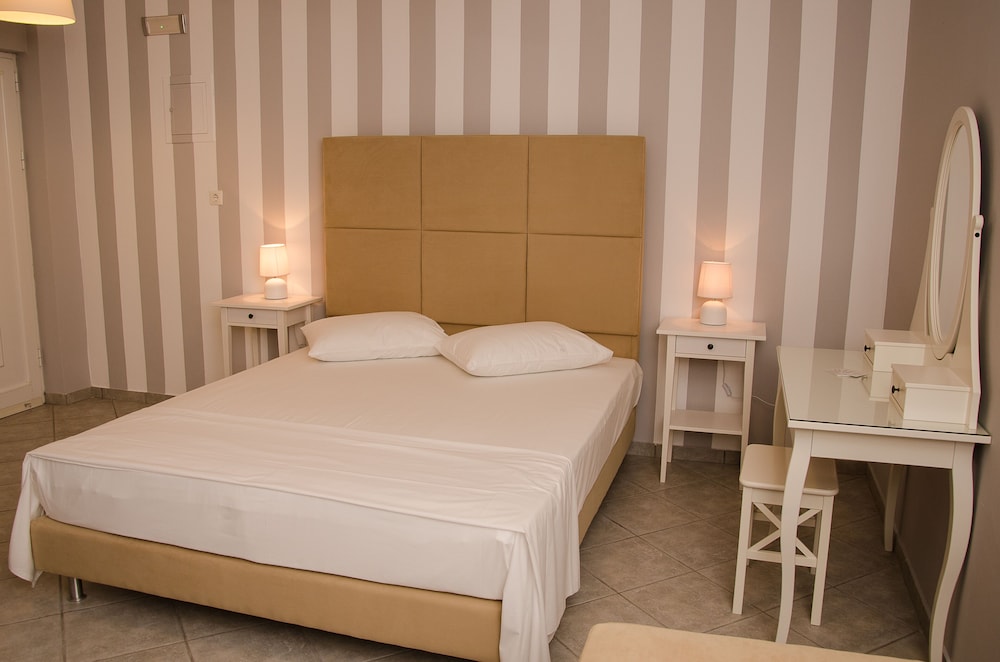 Deluxe Triple Room photo 2