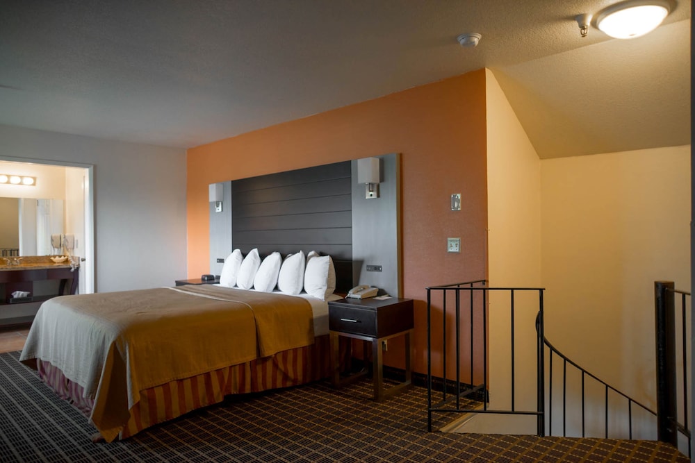 Family Suite, 2 Bedrooms, Refrigerator & Microwave photo 1