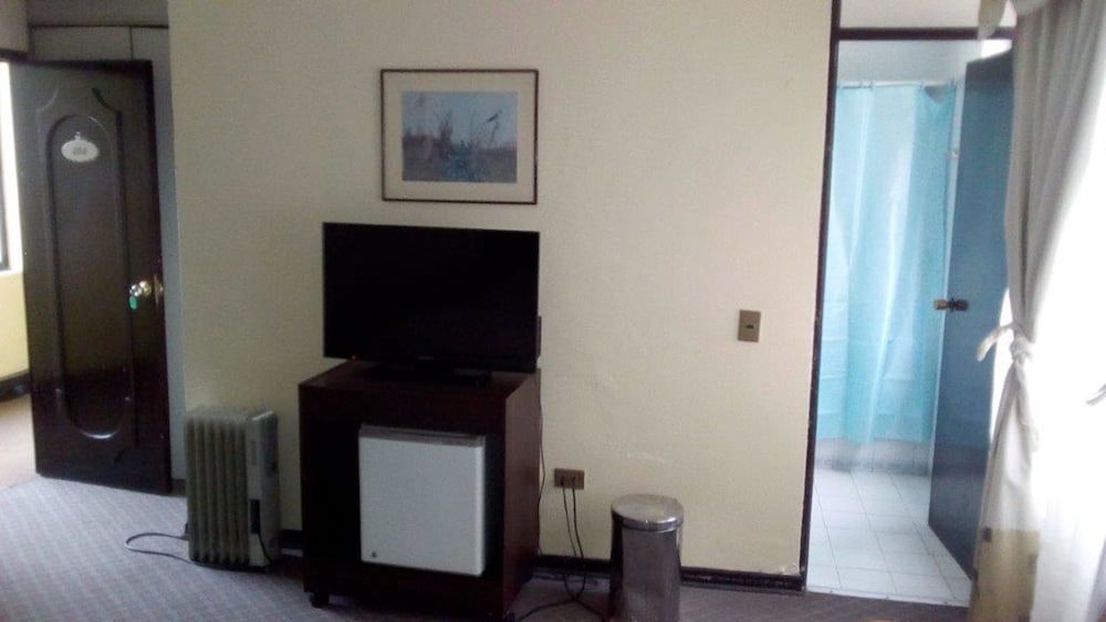 Superior Room, 1 King Bed photo 3
