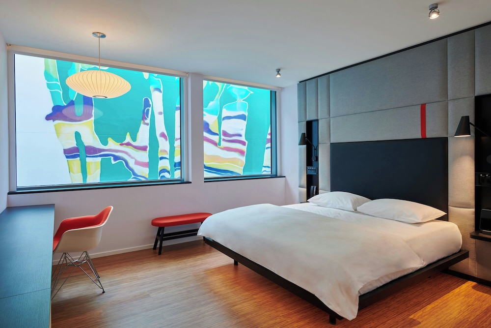 Room, 1 King Bed (Mobility Accessible, Roll-In Shower)