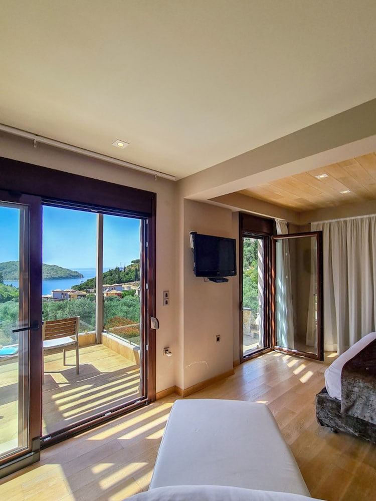 Villa photo 3