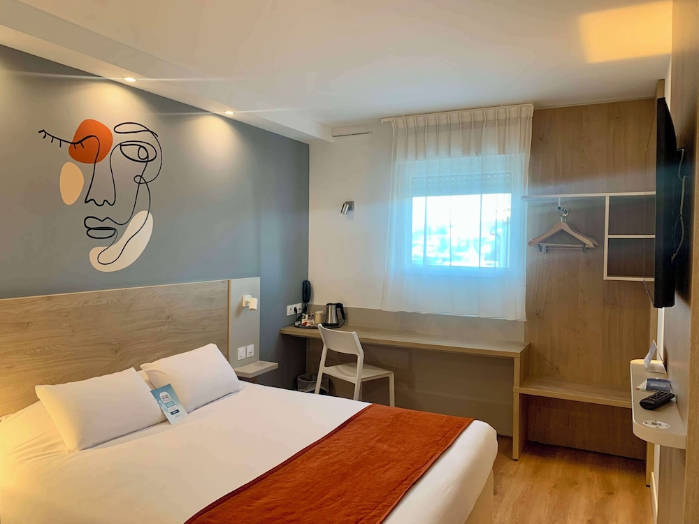 Standard Room, Multiple Beds - Photo 1
