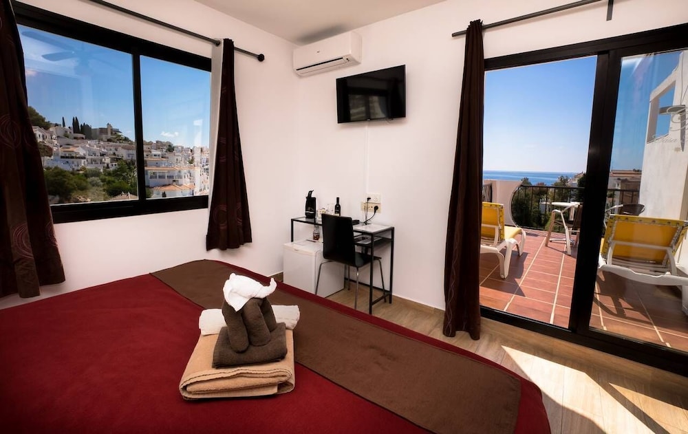 Superior Double or Twin Room, Terrace, Sea View photo 3