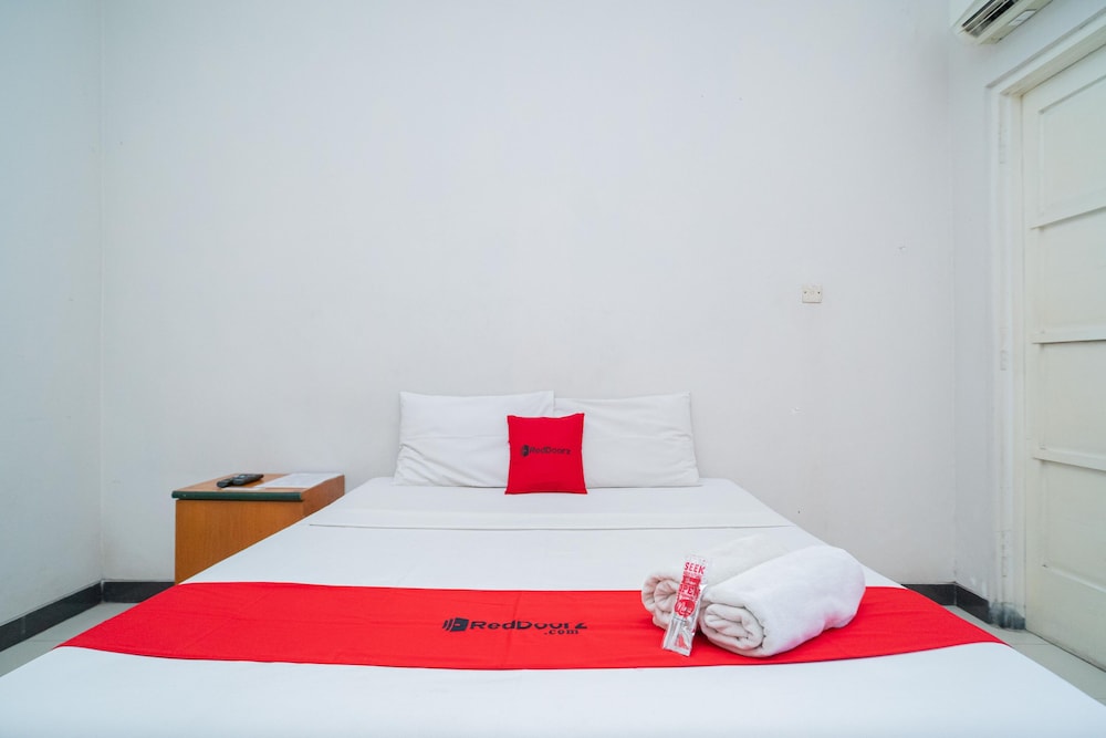 Double Room (RedDoorz) - Photo 11