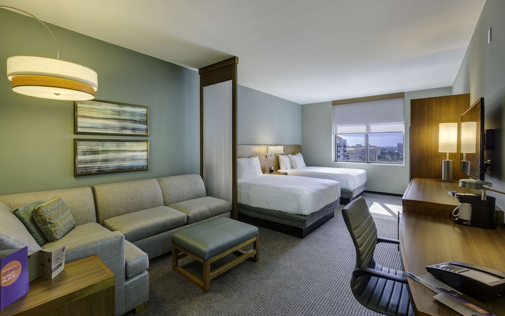 Room, Accessible, Bathtub (2 Grand Queen and 1 Sofa Bed) photo 2