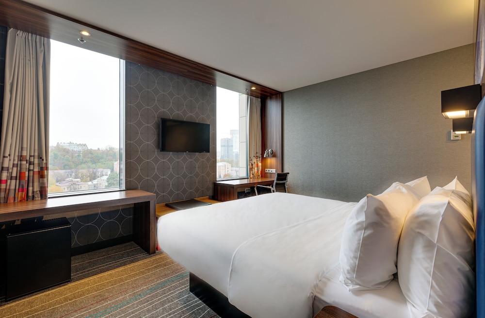 Superior Sky King Double Room, City view, Single use photo 3
