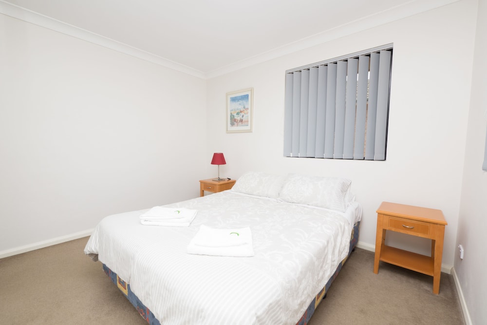Apartment, 2 Bedrooms (35 Grose St) photo 1