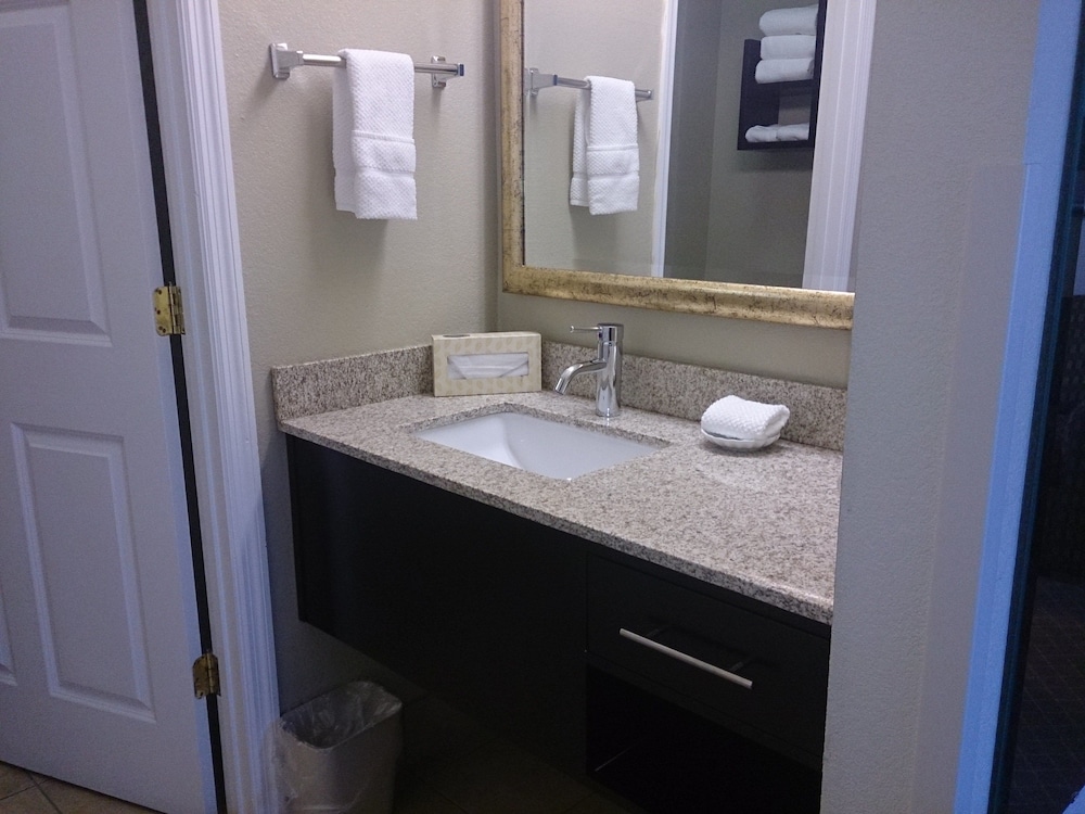 Studio Suite, 1 Queen Bed, Kitchen - Photo 1