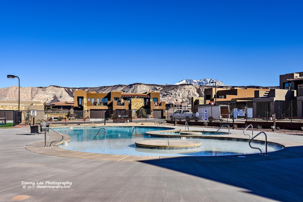 House, Multiple Beds, Mountain View (Red Rock Vista) photo 2