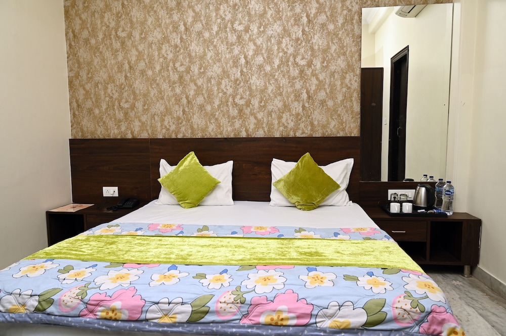 Deluxe Double Room A/C - Photo 11