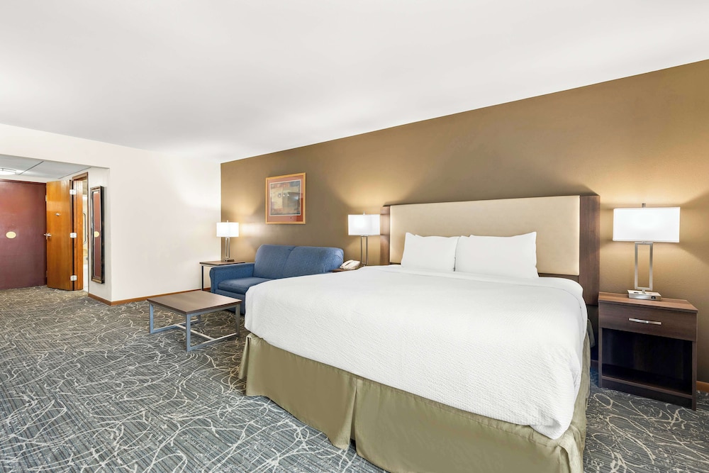 Standard Room, 1 King Bed, Accessible, Bathtub (with Sofabed) - Photo 2