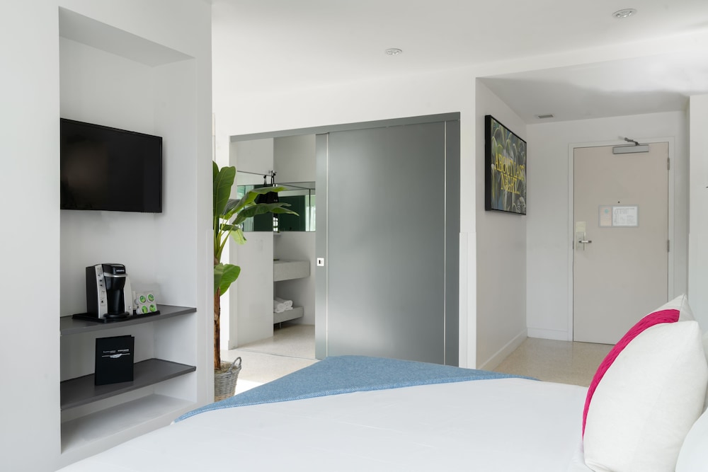 Suite, Balcony (Rockstar) - Photo 7
