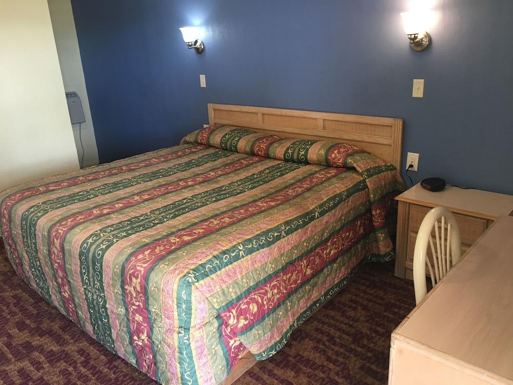Room, 1 King Bed photo 2